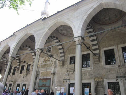 Moscheea sultan Ayyup, telecabina din Istanbul și cafeneaua Pierre Loti