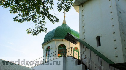 Deșertul Mikhailo-Athos din Adygea, drumurile lumii