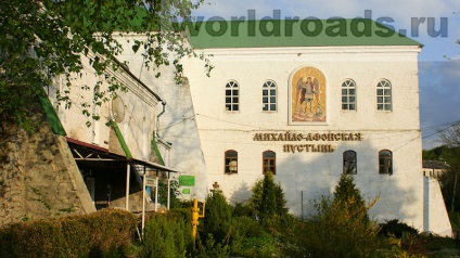 Deșertul Mikhailo-Athos din Adygea, drumurile lumii