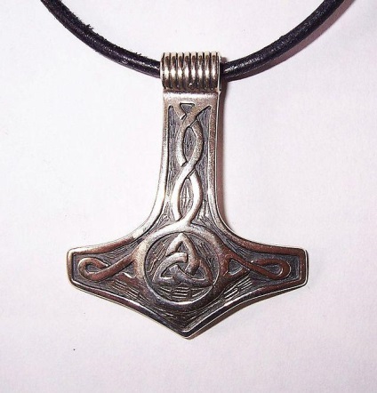 Ciocanul zeului torului - origine, sensul amuletelor și un tatuaj cu imaginea armei
