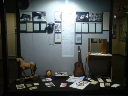 Museum () múzeum