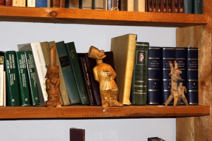 Museum () múzeum