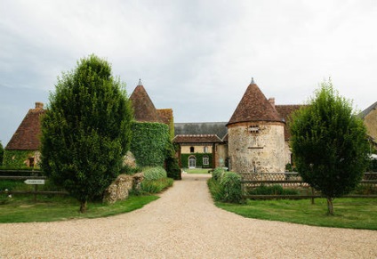 Giselle de nuntă blândă și caldă și romani în stil rustic a avut loc în franceză restaurată