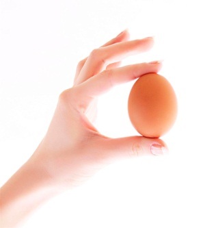Cu privire la proprietățile utile (și nu la fel) ale ouălor pentru mamele însărcinate