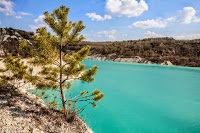 În turism, carierele de cretă din Belarus sunt Vakovykavysk, Soligorsk, mesteacan