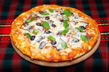 Pizza cu pește - pregătită cu conserve de sardine