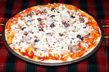 Pizza cu pește - pregătită cu conserve de sardine