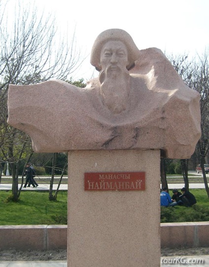 Piața Manas din Bishkek, un monument pentru Manasu Baatyr și Manaschy Storytellers