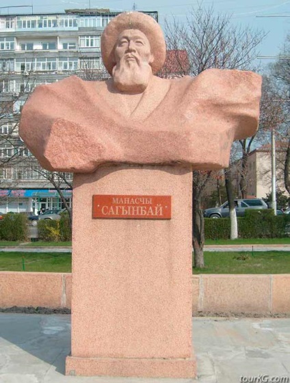 Piața Manas din Bishkek, un monument pentru Manasu Baatyr și Manaschy Storytellers