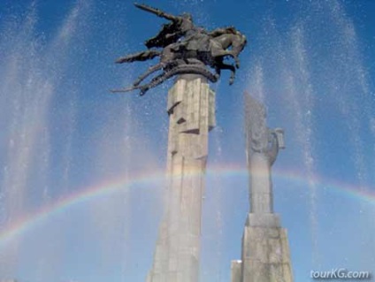 Piața Manas din Bishkek, un monument pentru Manasu Baatyr și Manaschy Storytellers