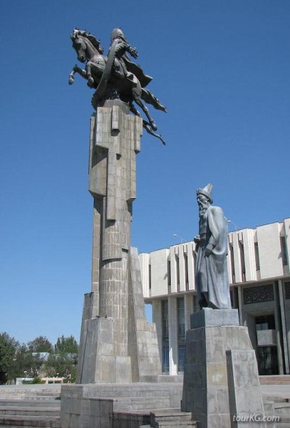 Piața Manas din Bishkek, un monument pentru Manasu Baatyr și Manaschy Storytellers