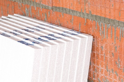 Principiul de izolare a pereților cu material plastic spumat din exterior, etapele de montare a spumei