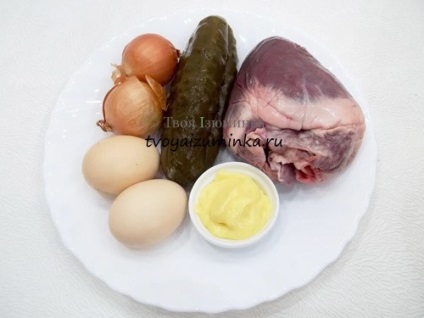 Salată simplă și gustoasă de inimă de carne de porc cu castravete murate