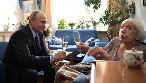 Putin ia felicitat pe activistul pentru drepturile omului Alekseev în jubileul său