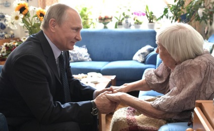 Putin ia felicitat personal pe apărătorul drepturilor omului Alekseyev la aniversarea a 90 de ani