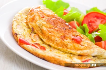 Salata de omletă cu file de pui și morcovi coreeni