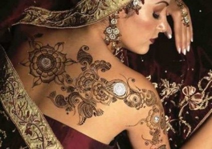 Îndepărtarea feței și a corpului de la henna