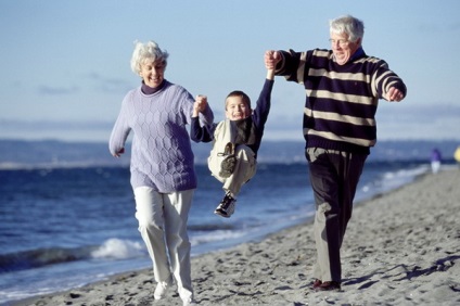 Tippek nagyszülők együtt utazó unokák