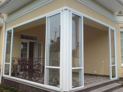 Comparație de porți glazurate de case de țară, o revizuire cu fotografii de exemple de geamuri verandă
