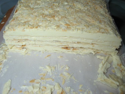 Tortul napoleon din prăjiturile magazinului