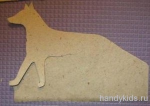 Tăierea de pe silueta de hârtie a unei vulpe și a unui lup