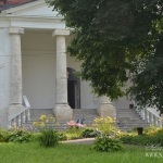 Manor roșu - cum se ajunge acolo, istorie, fotografie