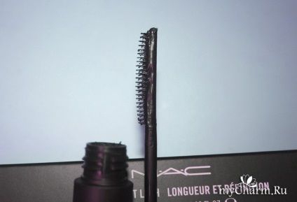 Doar două rânduri de peri - o perie care se extinde - mac cosmetics mac sculpt rimel rimel