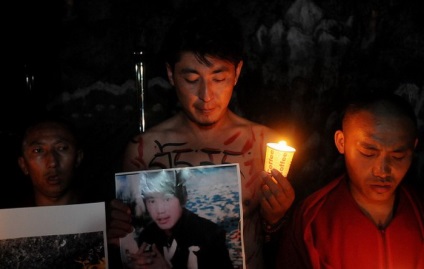 În Tibet, un călugăr respectabil a ars