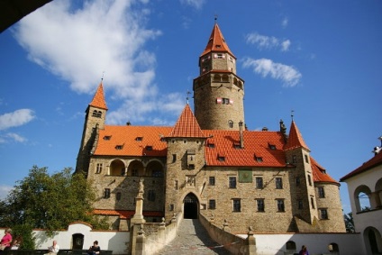 Castelul de la bouzov (hrad bouzov) descriere și fotografie
