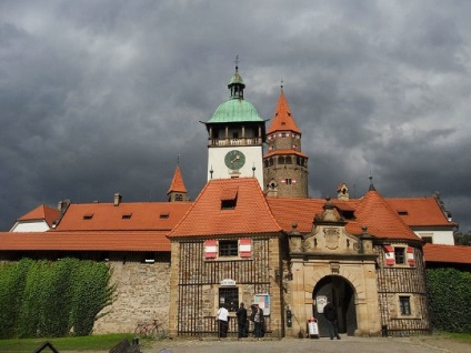 Castelul de la bouzov (hrad bouzov) descriere și fotografie