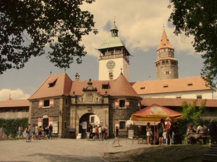 Castelul Bouzov sau castelul din Buz, blog despre cehi și călătorii