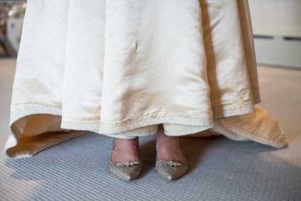 Női 120 éve örökölte ezt a menyasszonyi ruha ... ő fogalmazott, és elszörnyedt! 1