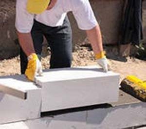 Lucrări de brigadă, construcția unei case din blocuri de beton