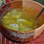 Supă de supă de usturoi cu o fotografie