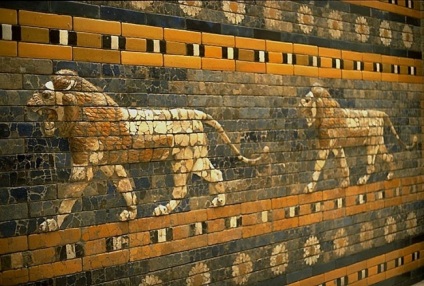 Glazura de culoare pe fațadele de la Babilon până la Gaudi și dincolo