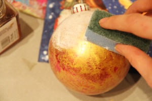 Decoupage karácsonyi labdák és egyéb elemek (fotók és videó)
