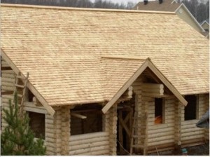 Dispozitiv de acoperiș din lemn, caracteristici de proiectare și instalare