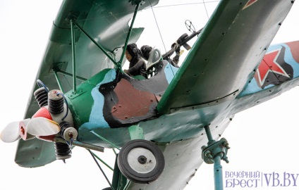 Enthusiast származó Chernavchitsy csinál kézműves repülőgép a második világháború