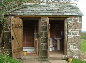 Fotografii ale diferitelor variante de toalete, care pot fi construite în țară