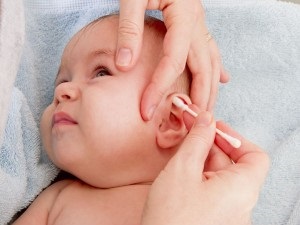 Hogyan tisztítható füle újszülött rendesen