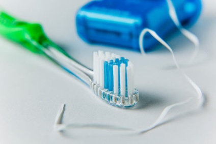Cum se utilizează ața dentară - sfaturi și ghid