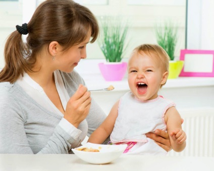 Cum să hrăniți bebelușul puteți transforma alimentele într-un joc