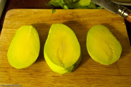 Cum să cureți o rețetă de mango pentru o salată thailandeză