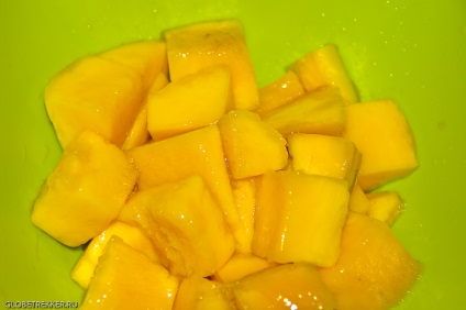 Hogyan meghámozni egy mangó recept thai saláta Som-tam