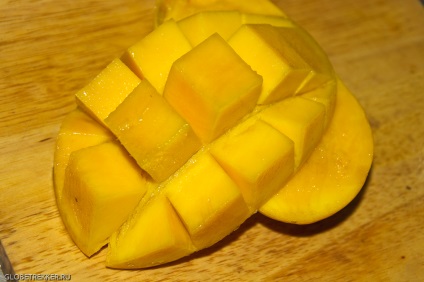 Cum să cureți o rețetă de mango pentru o salată thailandeză