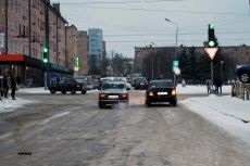 Cum să conduci de-a lungul străzii roșu prin intersecția cu strada antikainena