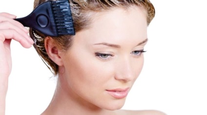 Cum să eliminați vopseaua din păr folosind sifon