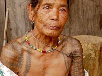 Cum arată un bunic din vârsta de 90 de ani un tatuaj?