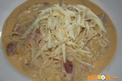 Carbonara cu lapte - reteta foto a pastelor din spaghete cu slanina