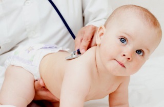 Köhögés csecsemőknél és újszülött gyermek 1 hónap és egy év